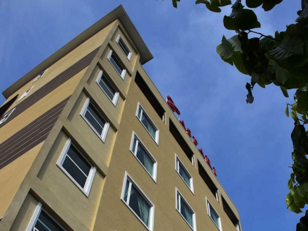 Caspari Hotel Tampin Exterior photo